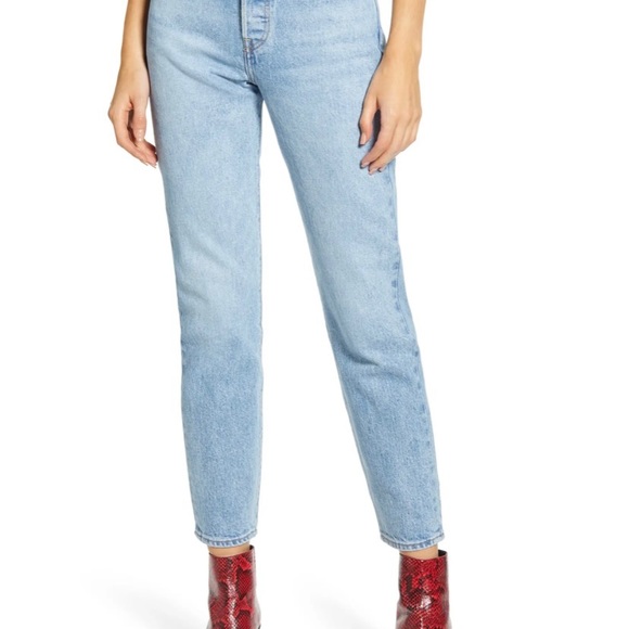 Levi’s Wedgie straight jeans size 25. Only worn in once because I sized up. - Picture 2 of 5